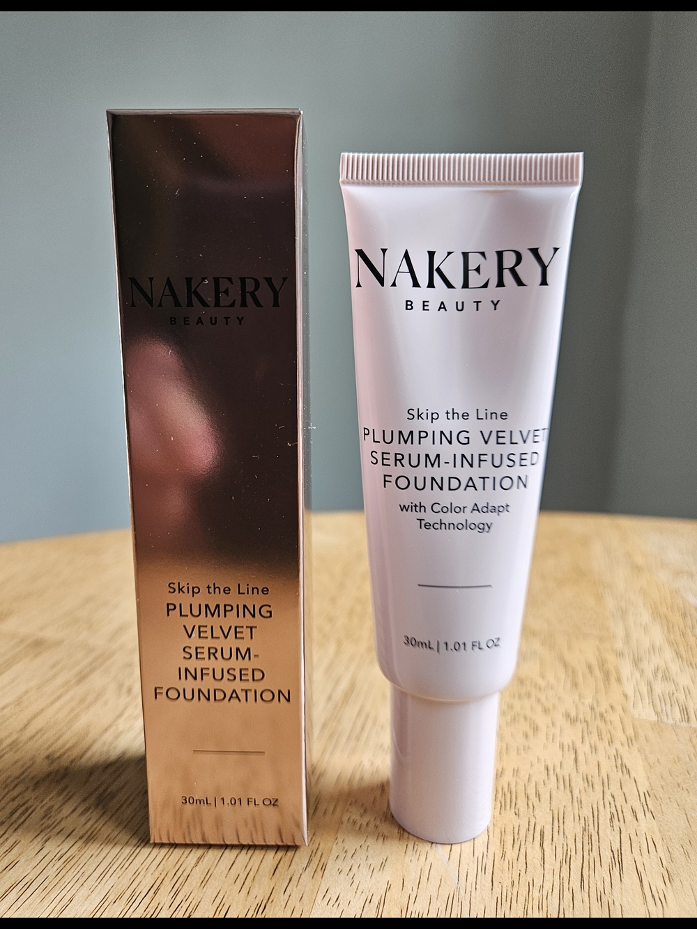 Plumping Velvet Serum-Infused Foundation - Medium